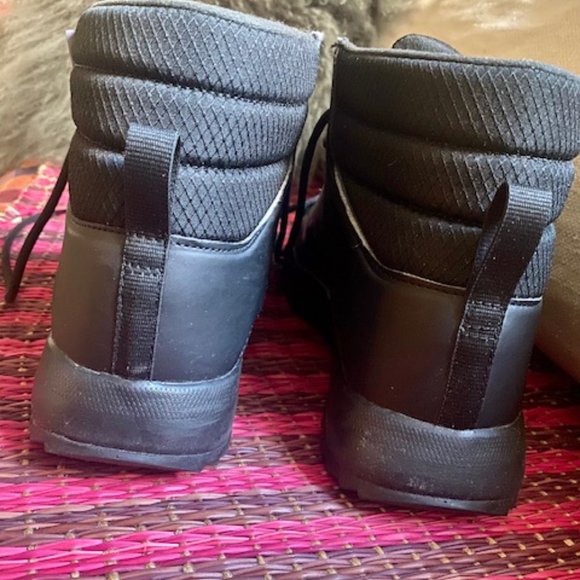 ADIDAS Climawarm Traxion boots - women's size 8.5 - black on black - Picture 9 of 9